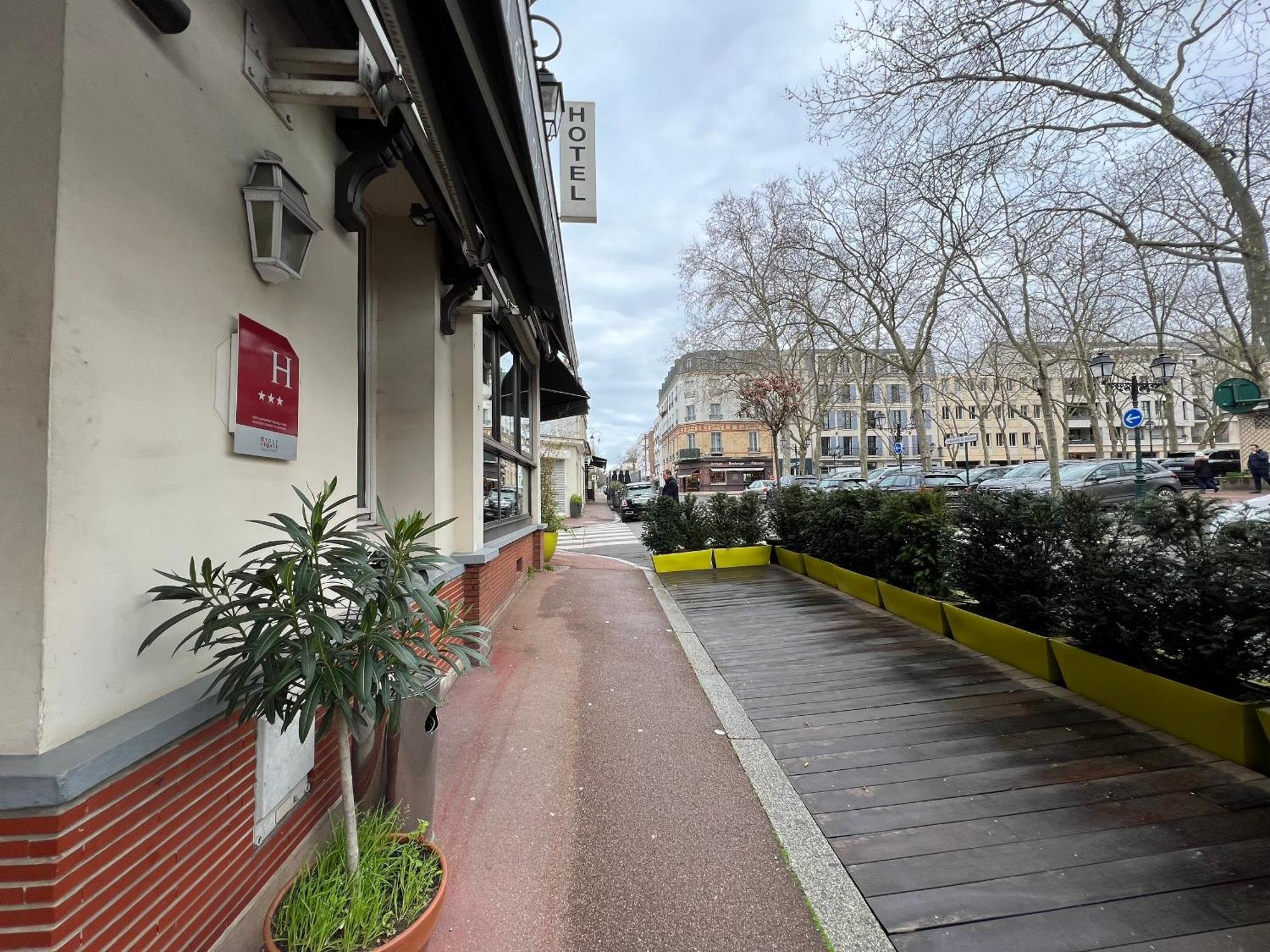 Hotel Paris Vesinet- Logis Hotel Restaurant Le Vésinet Exterior foto
